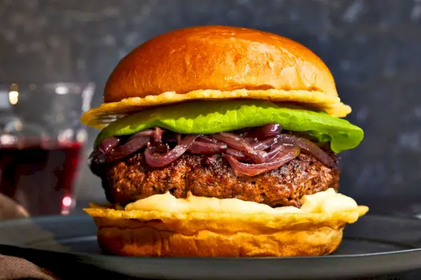 Našich 25 najlepších receptov na burgery