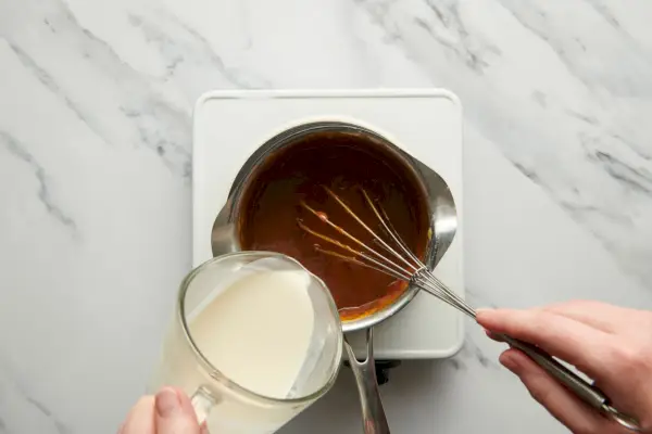 Recept na lepkavý karamelový puding