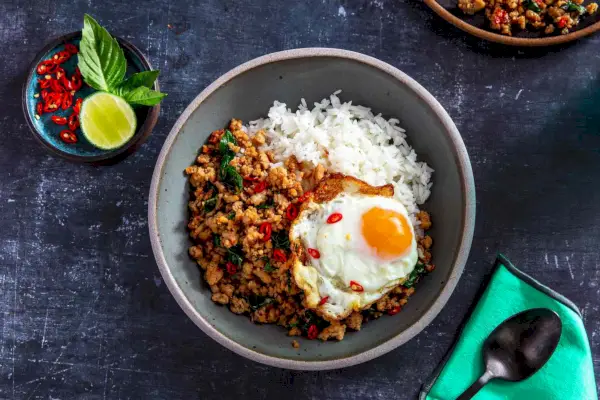 Pad Krapow (salteado de albahaca)