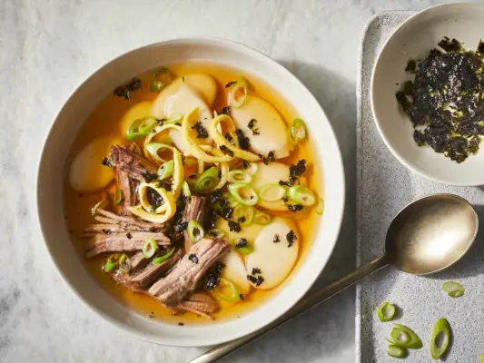 Recept na korejskou polévku s rýžovým dortem