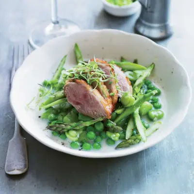 Magrets de Canard Salés au Sel avec Fèves et Petits Pois de Senteur