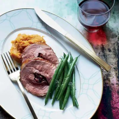 Magrets de canard farcis aux griottes et au thym