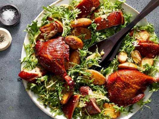 Canard Fumé aux Pommes de Terre et Frisée