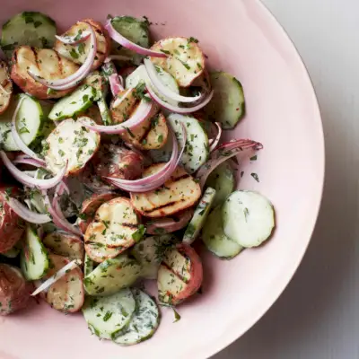 Ensalada Cremosa De Pepino Y Patatas A La Parrilla