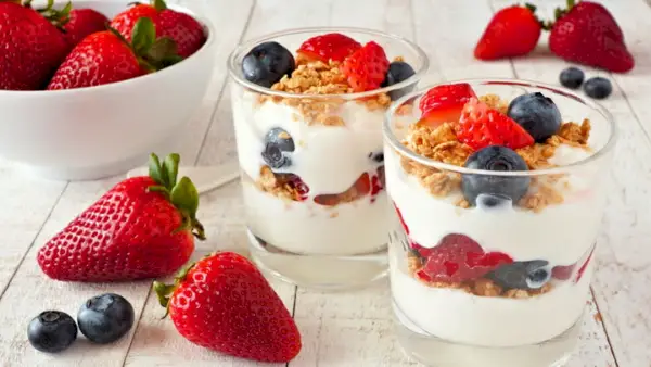 Prepara lo yogurt a casa con solo due ingredienti
