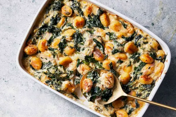 Cremiges Mangoldgratin mit knusprigen Gnocchi
