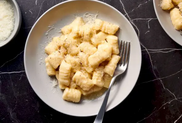 Kartoffelgnocchi mit Butter und Käse