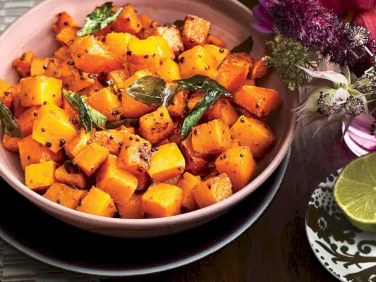 Rezept für gerösteten Butternusskürbis mit Curryblättern