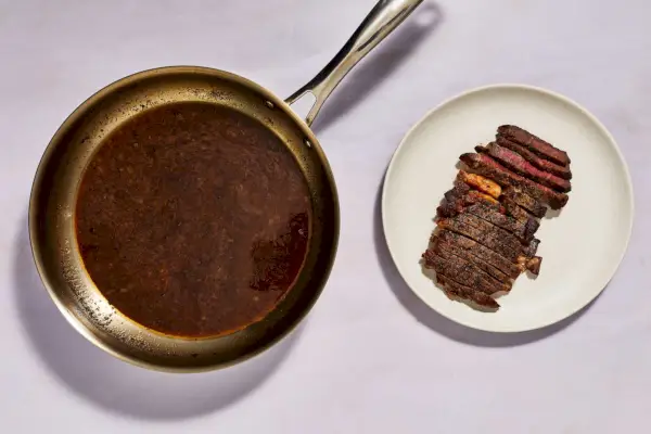 Steak au Poivre mit Rotwein-Pfannensauce