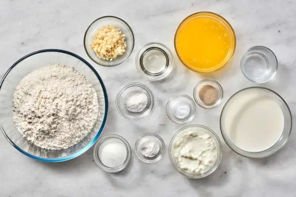 Ingredientes para hacer naan de ajo