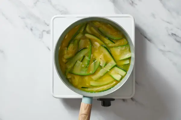 Recept na hedvábnou cuketovou polévku