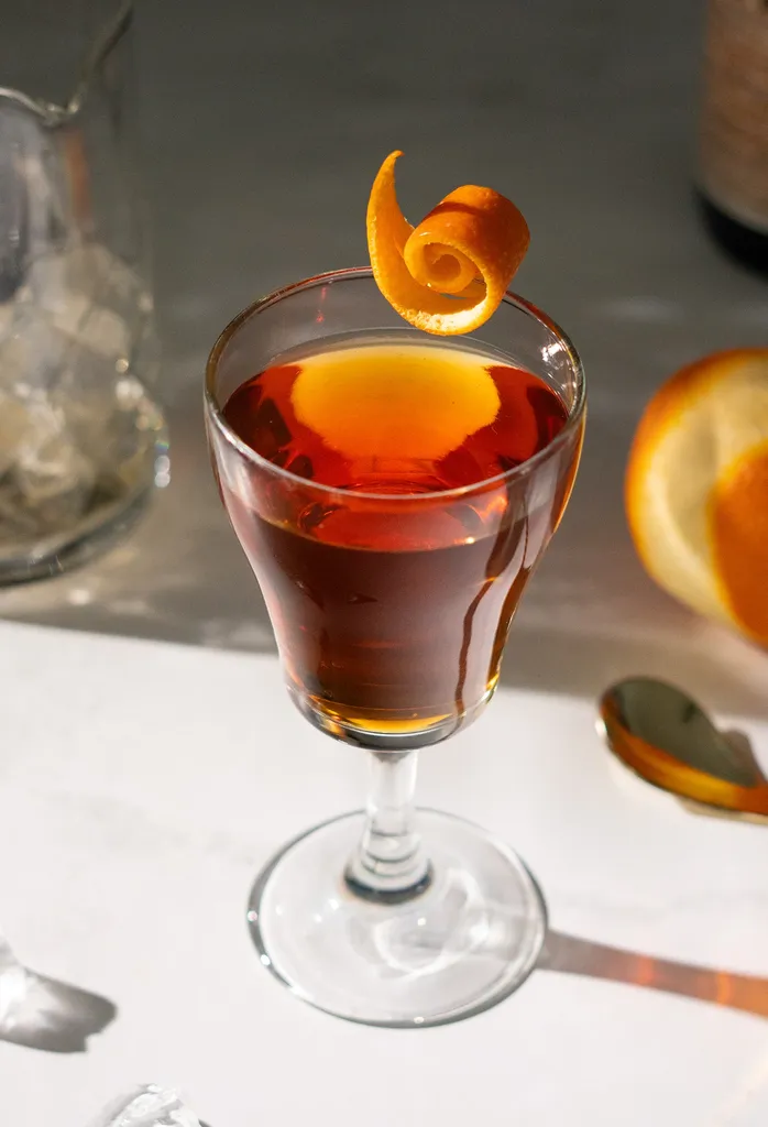 Hanky ​​Panky(클래식 진과 Fernet Branca 칵테일) 레시피