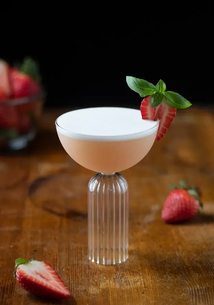 cocktail-sur-table-avec-fraises-2126769' title=