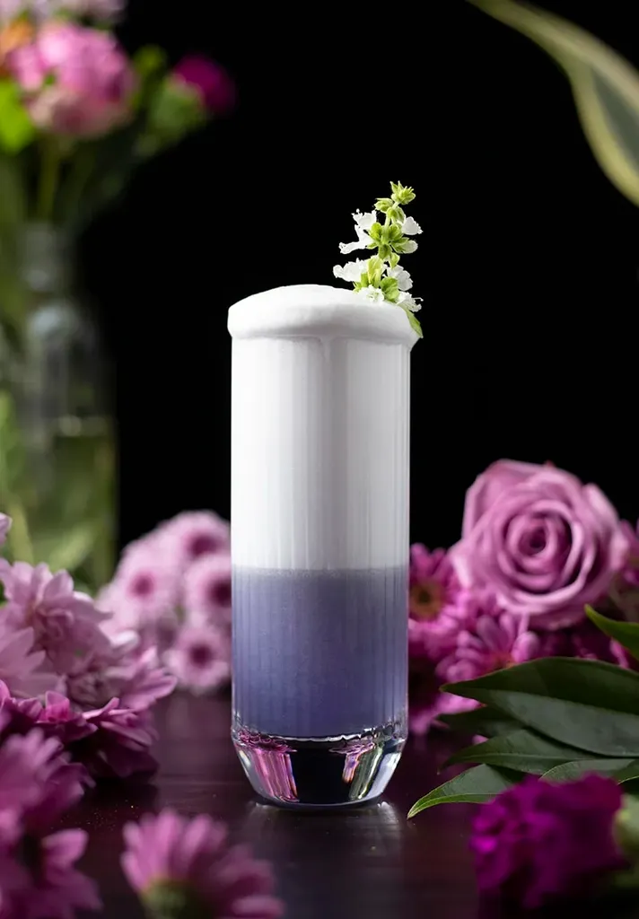 Violet Gin Fizz (receta de cóctel de primavera)