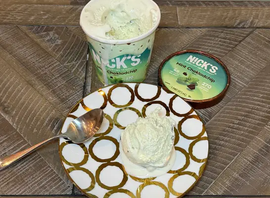 ניסיתי 10 גלידות שוקולד צ'יפס מנטה