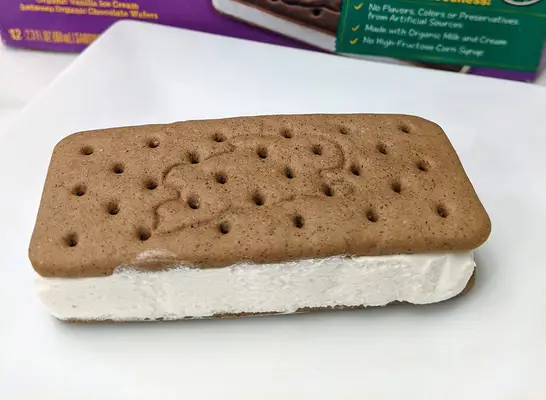 Nous avons essayé 12 sandwichs aux glaces
