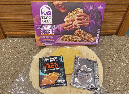 Skúsil som novú súpravu Taco Bell's Nová Crunchwrap Supreme Kit