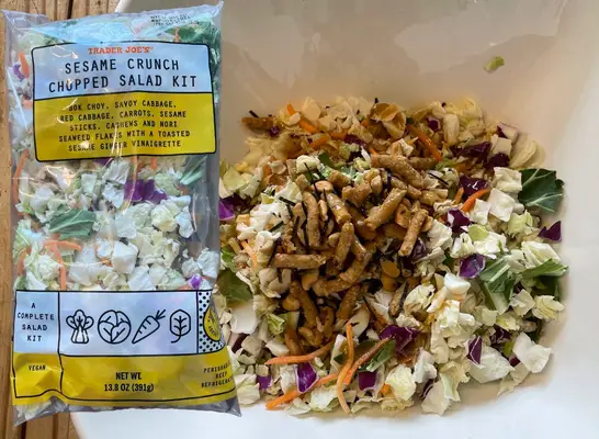 Eu tentei 10 saladas de comerciantes populares -Kit Joe's