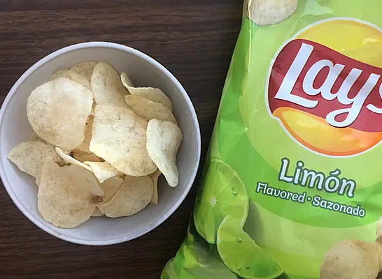 인기있는 감자 칩의 13 가지 맛, 시음