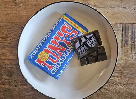Eu tentei 10 hastes de chocolate preto populares