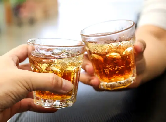 科学によると、肝臓で最悪の飲料タイプ