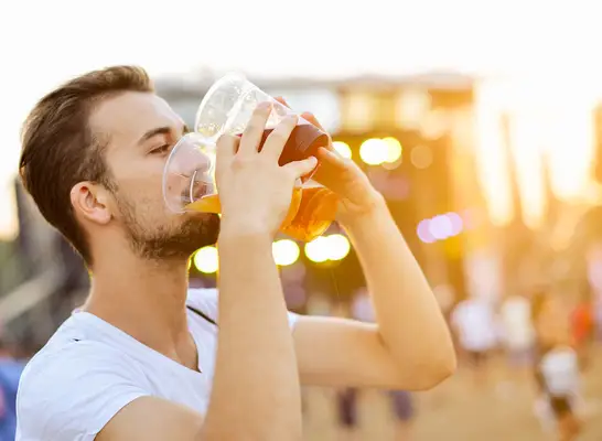 Os piores hábitos de consumo de álcool para a inflamação explica o especialista