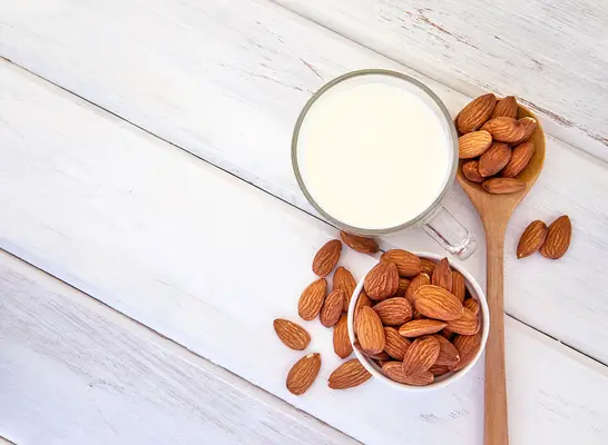 Un effet secondaire important de la consommation de lait d'amande, dit le nutritionniste