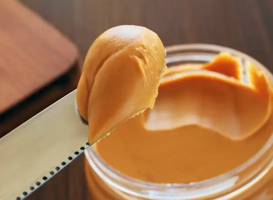 Un efecto secundario importante de comer mantequilla de maní todos los días, dice un experto