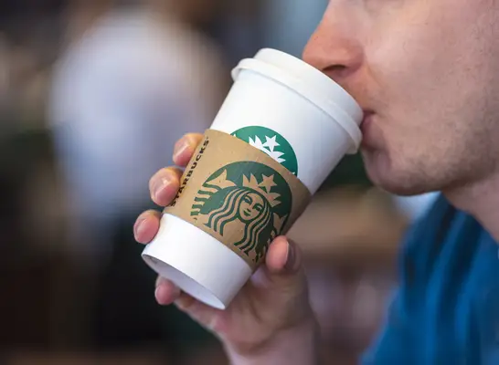 Effets secondaires de la consommation d'alcool au café décaféiné selon un expert
