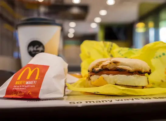 Cosa succede al tuo corpo quando mangi McDonald's?