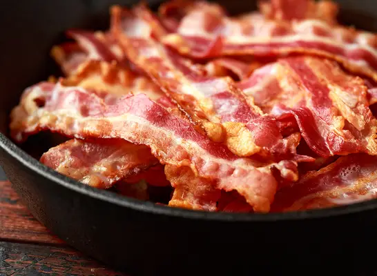 Qu'arrive-t-il à votre corps lorsque vous mangez du bacon?