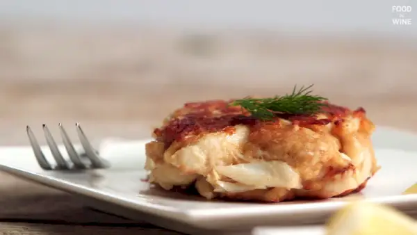 8 Möglichkeiten, Krabbenkuchen zu servieren