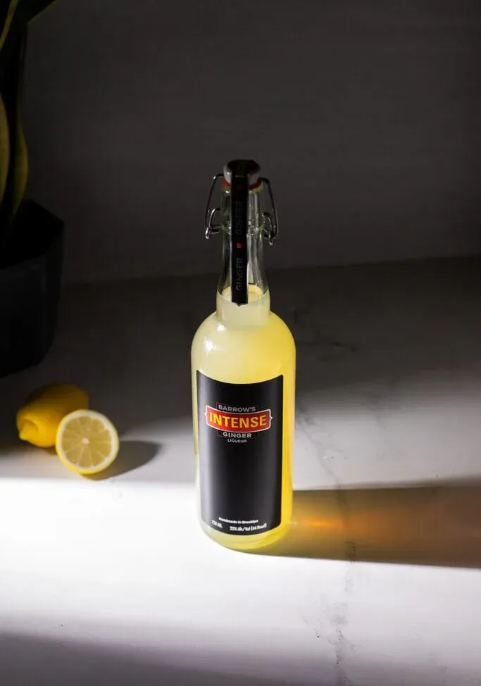 butelka intensywnego likieru imbirowego Barrow’s.' loading='lazy' title=
