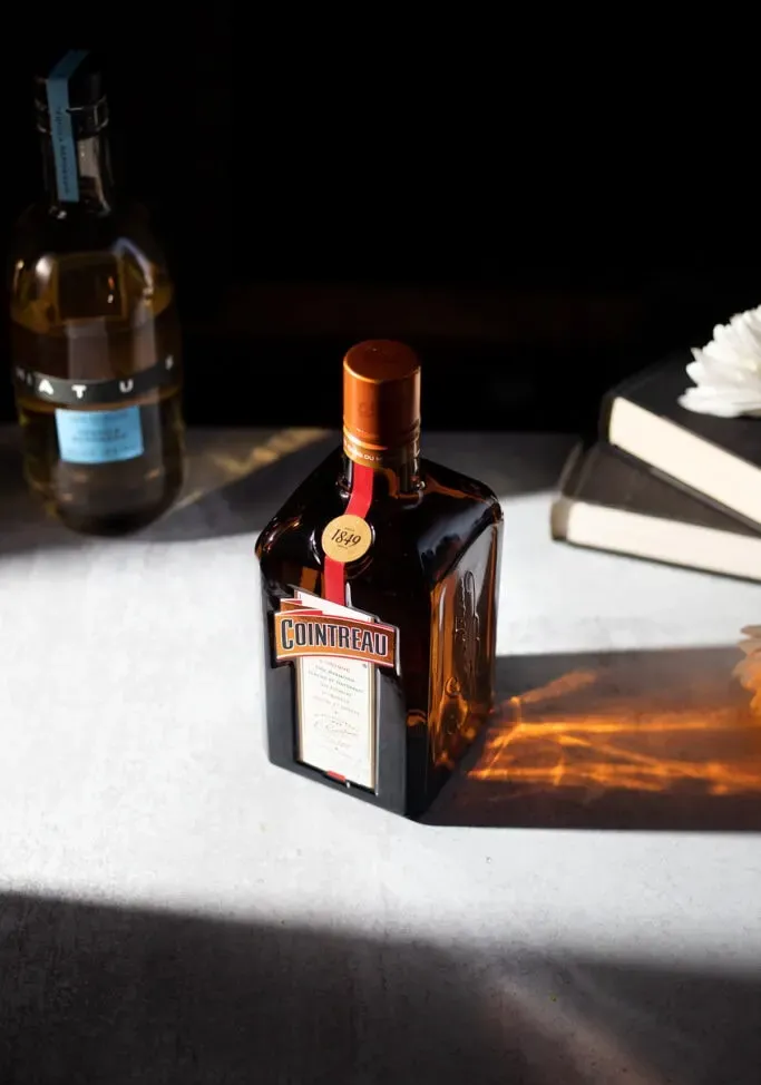 Cointreau-Orangenlikör und Hiatus Reposado' loading='lazy' title=