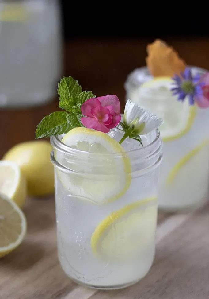 a melhor receita de limonada com óleo saccharum' title=