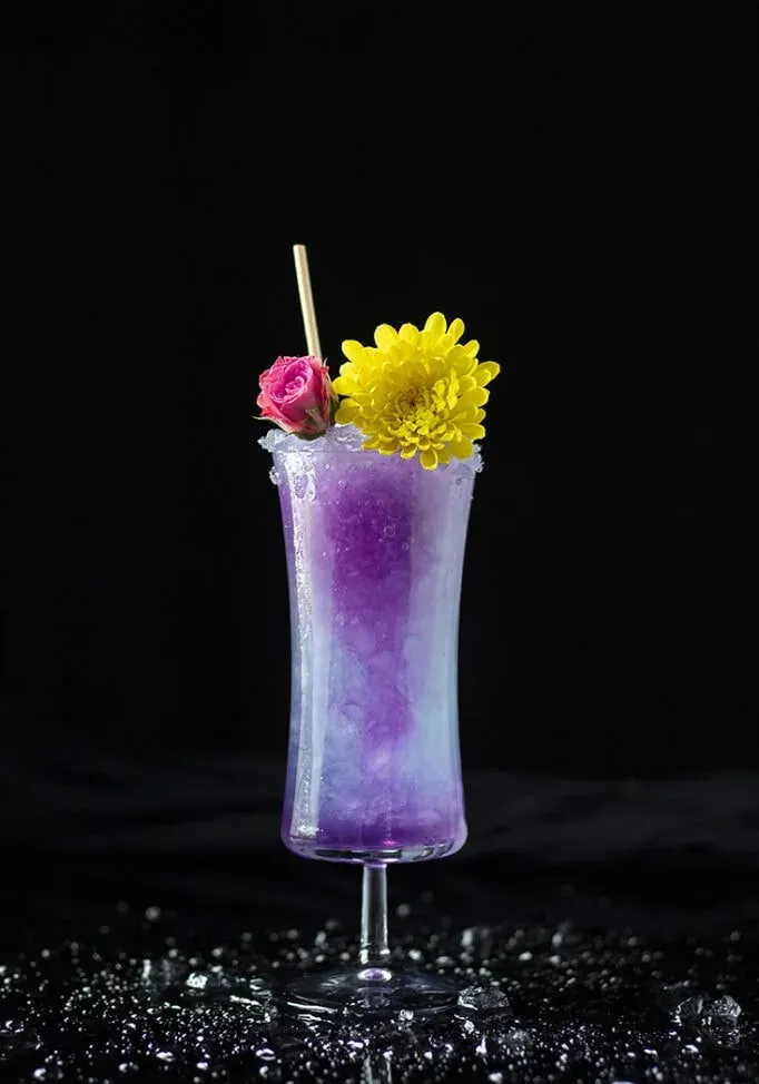 나비 완두콩 보라색 보드카 칵테일 레시피' title=