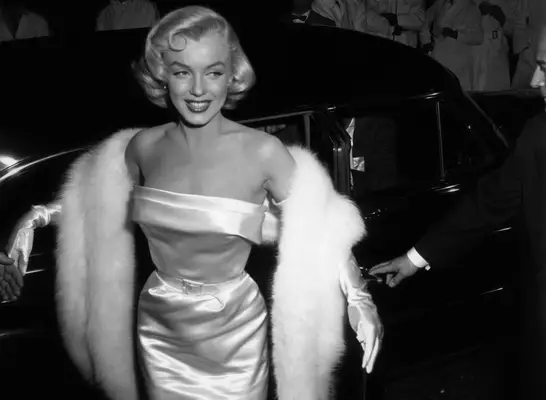 Marilyn Monroe Formation pour façonner une silhouette de sablier