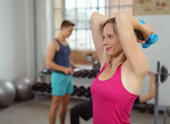 5 exercícios de ignição leve para reafirmar as axilas