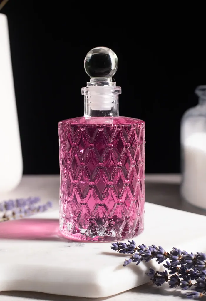 zbliżenie butelki fioletowego syropu.' loading='lazy' title=