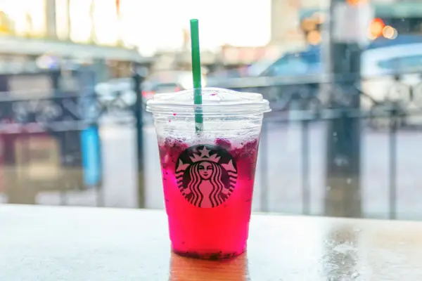 Starbucks está enfrentando uma ação coletiva por causa de suas bebidas refrescantes de frutas