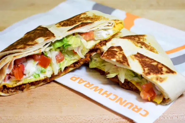 Hromadná žaloba tvrdí, že taco Bell Crunchwraps by měl přijít s větším množstvím hovězího