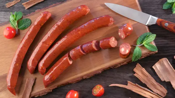 Mehr als 15.000 Pfund geräucherte Wurst wegen „Fremdstoffen“ zurückgerufen