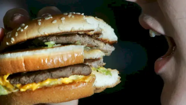 マクドナルド、史上最大のハンバーガーを開発中だと発表