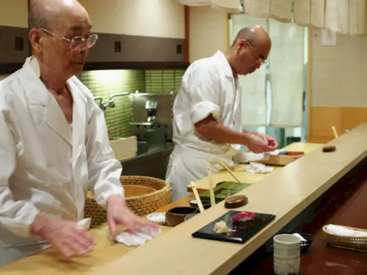 Reštaurácia „Jiro Dreams of Sushi“ stráca hviezdy Michelin za to, že je príliš exkluzívna