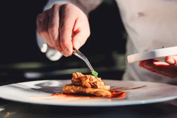 Restauracje tego szefa kuchni zdobyły 21 gwiazdek Michelin, więcej niż jakikolwiek inny szef kuchni na świecie
