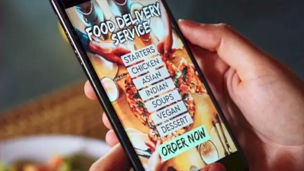 Cosmic Wings je nejnovější virtuální doručovací „restaurace“, která je ve skutečnosti jen Applebee