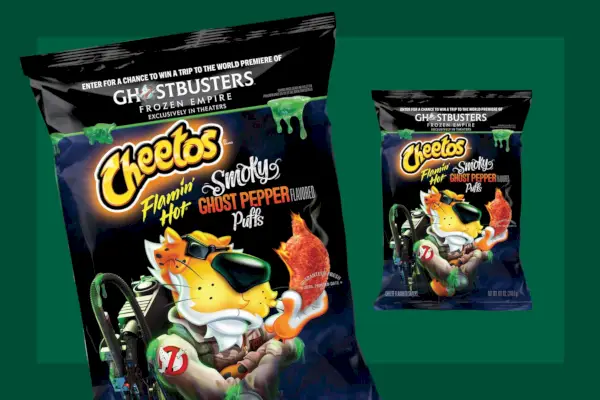 치토스(Cheetos), '고스트버스터즈: 프로즌 엠파이어(Ghostbusters: Frozen Empire)' 프리미어를 위한 Flamin' Hot Smoky Ghost Pepper Puff 출시