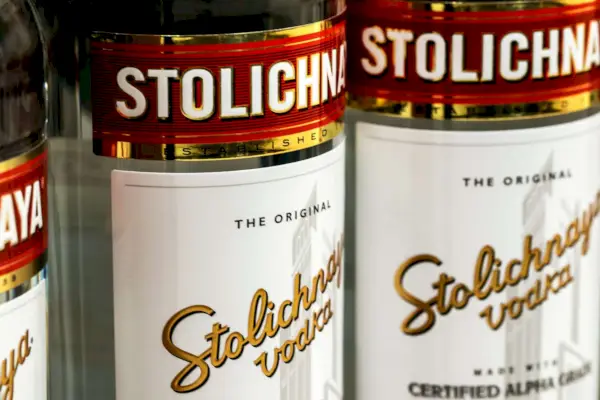 Stolichnaya Vodka oficiálně mění svůj název na „Stoli“ mimo Rusko