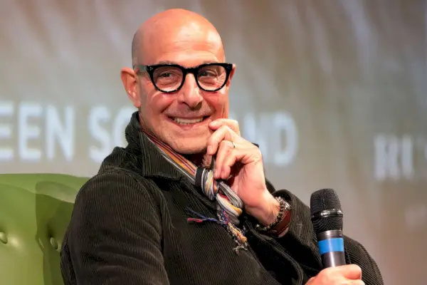 Todos podem se acalmar, Stanley Tucci está voltando para a Itália e para a TV
