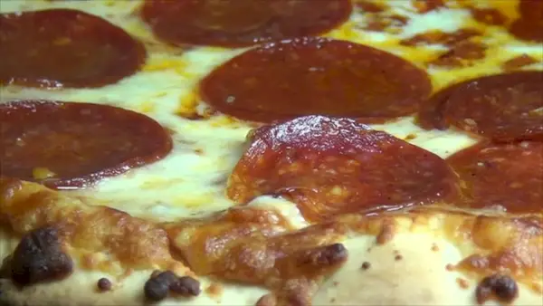 Little Caesars vient d'augmenter le prix d'une pizza Hot N Ready pour la toute première fois